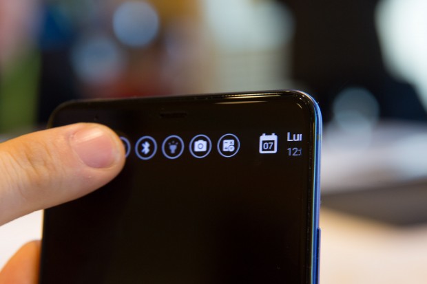 Das Zusatzdisplay funktioniert auch im Standby-Zustand. (Bild: Martin Wolf/Golem.de)